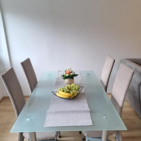 Lili - 2 Bedroom In Center *