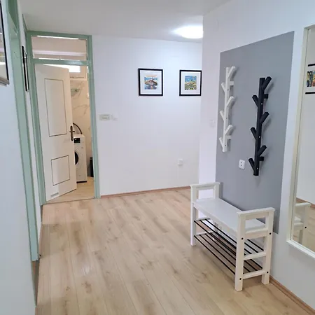 Lili - 2 Bedroom In Center Pazin