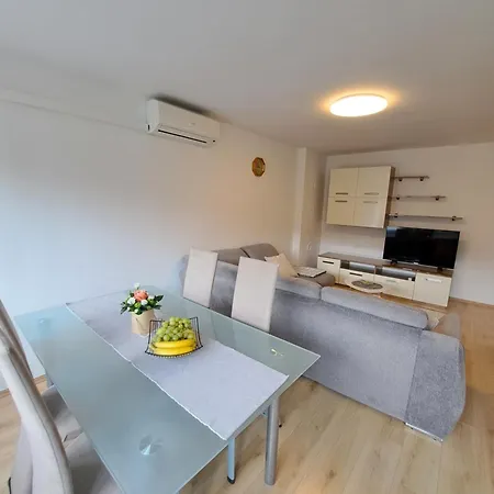Apartment Lili - 2 Bedroom In Center *