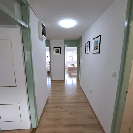 Lili - 2 Bedroom In Center *