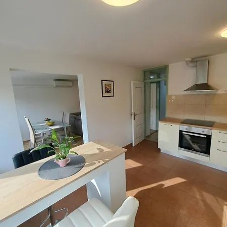 Lili - 2 Bedroom In Center Apartment