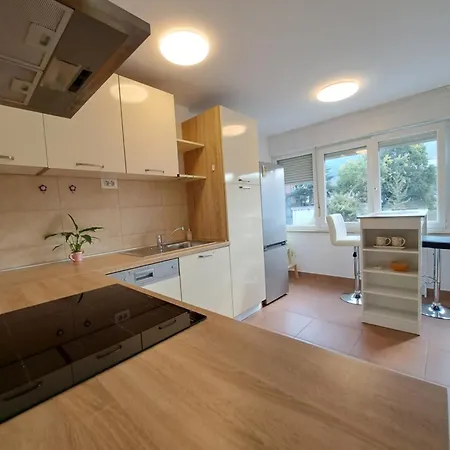 Lili - 2 Bedroom In Center